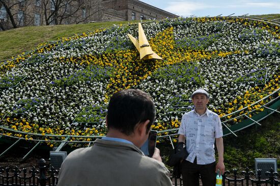 Flower clock at Poklonnaya Hill