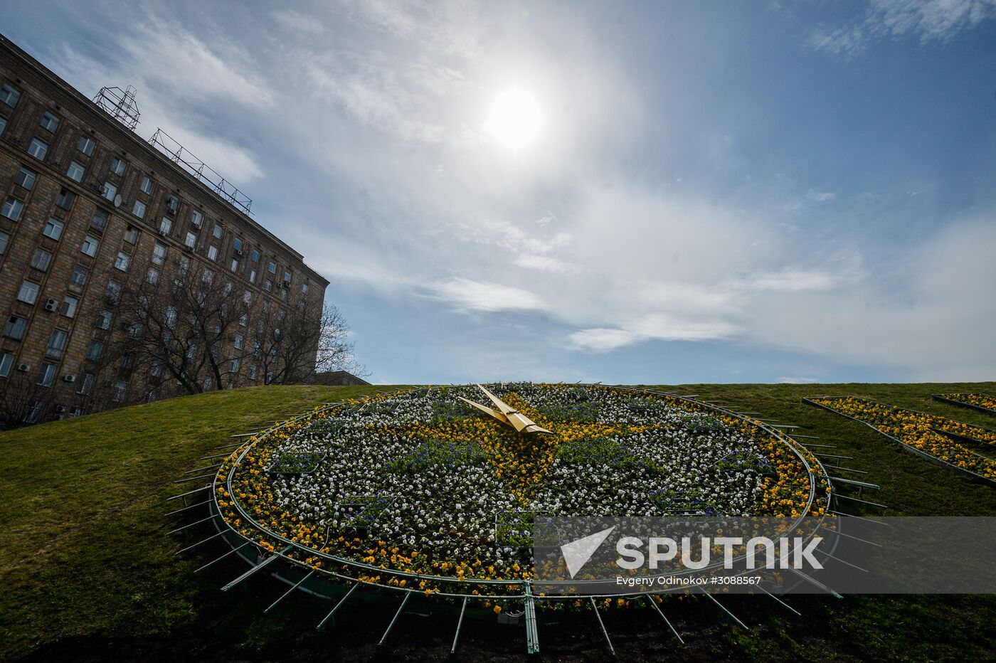 Flower clock on Poklonnaya Hill