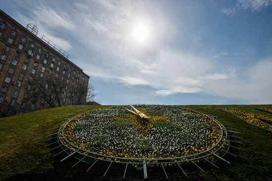 Flower clock on Poklonnaya Hill