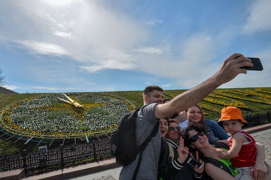 Flower clock at Poklonnaya Hill