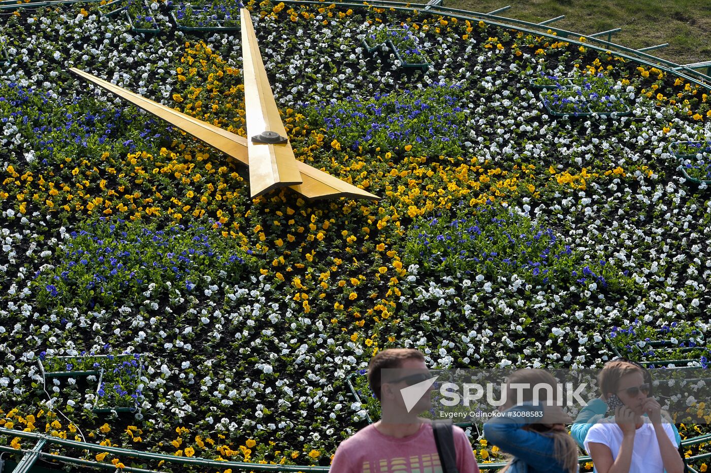 Flower clock on Poklonnaya Hill