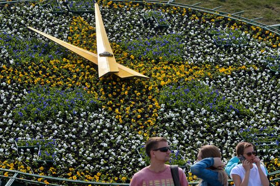 Flower clock on Poklonnaya Hill
