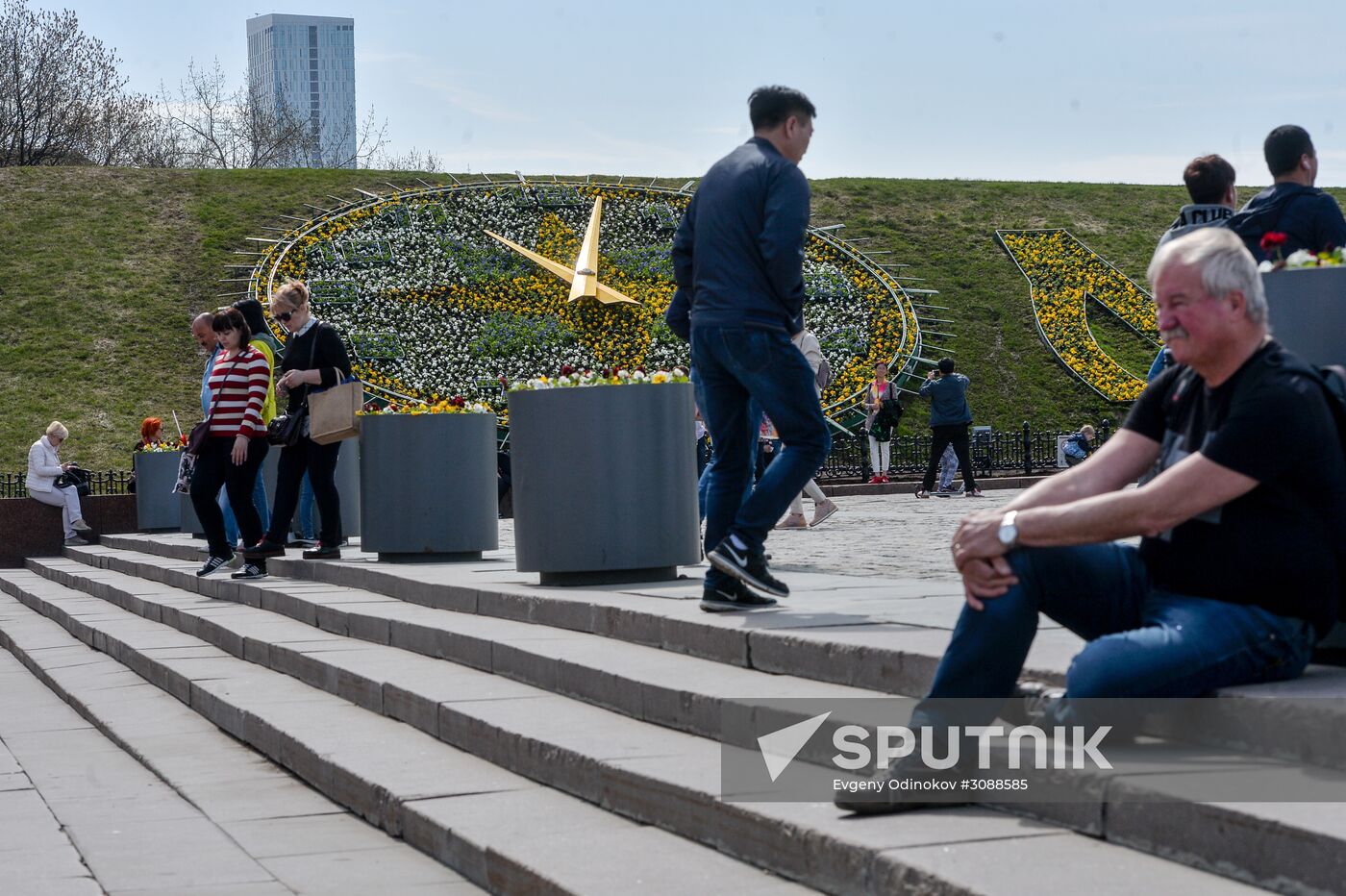 Flower clock at Poklonnaya Hill