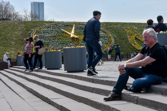 Flower clock at Poklonnaya Hill
