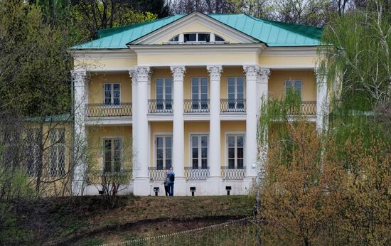 The summer-house of Count Orlov of Chesma