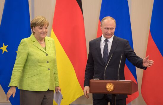 Negotiations between Russian President Vladimir Putin and Federal Chancellor of Germany Angela Merkel