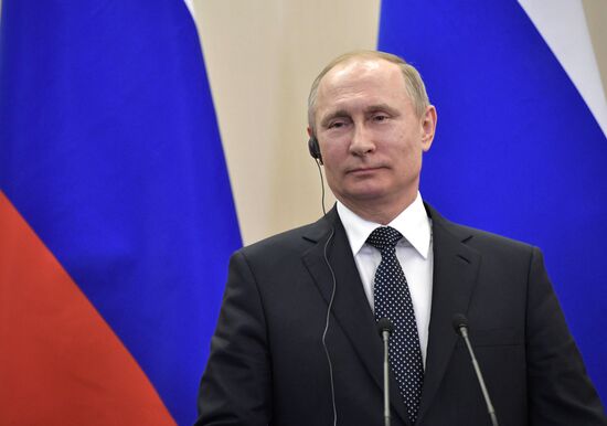 Negotiations between Russian President Vladimir Putin and Federal Chancellor of Germany Angela Merkel