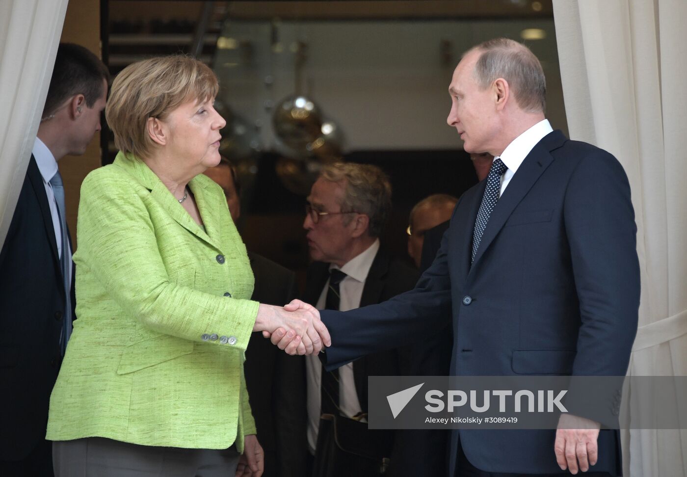 Vladimir Putin holds talks with Angela Merkel