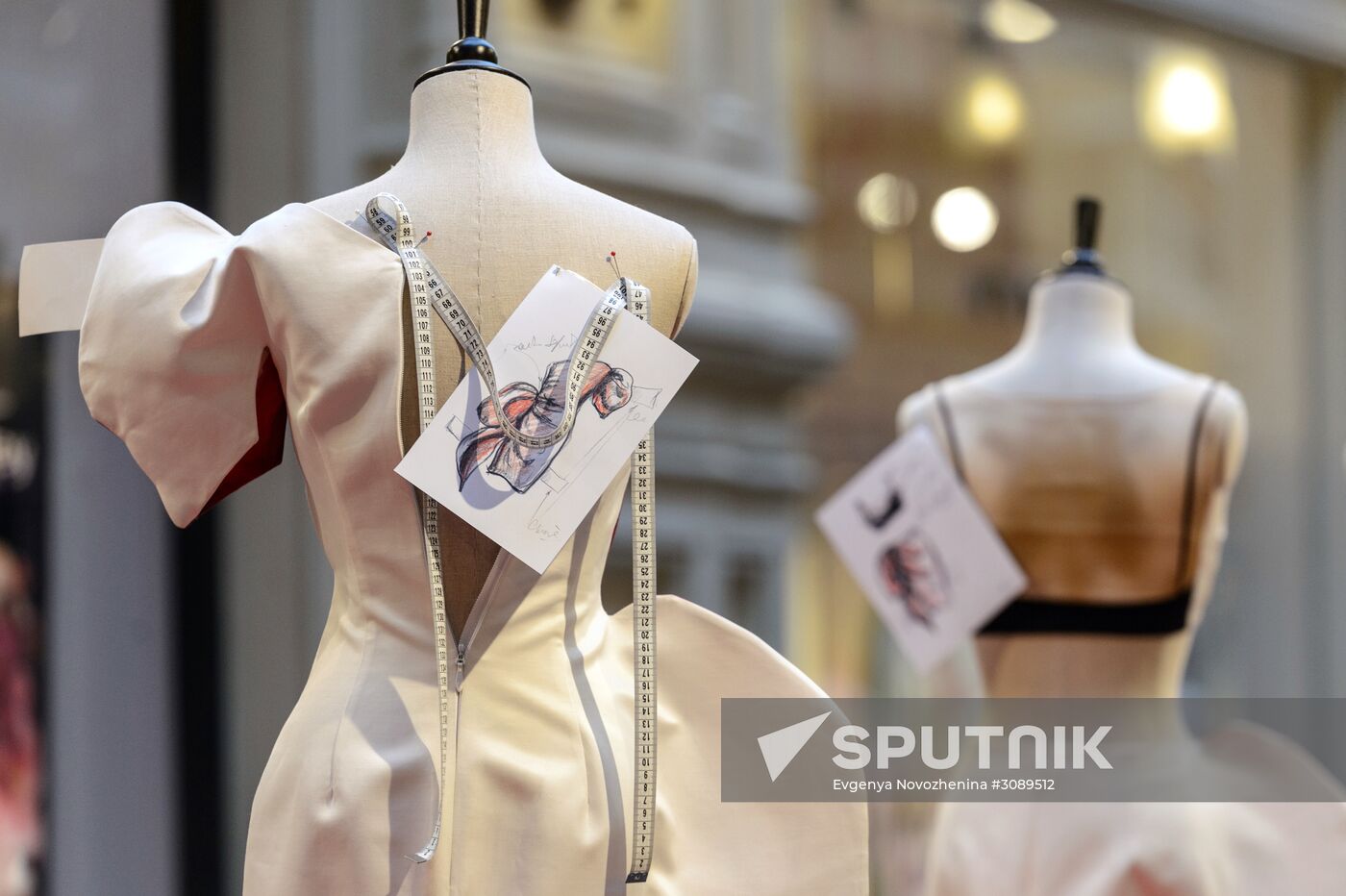 Exhibition "Paper Dolls: 2D Fashion from Moschino" opened in GUM