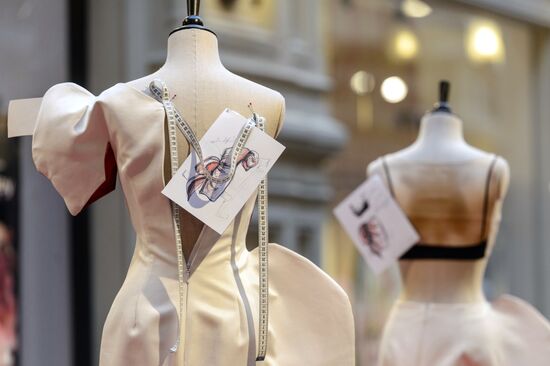 Exhibition "Paper Dolls: 2D Fashion from Moschino" opened in GUM