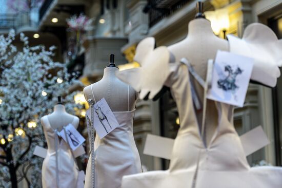 Exhibition "Paper Dolls: 2D Fashion from Moschino" opened in GUM