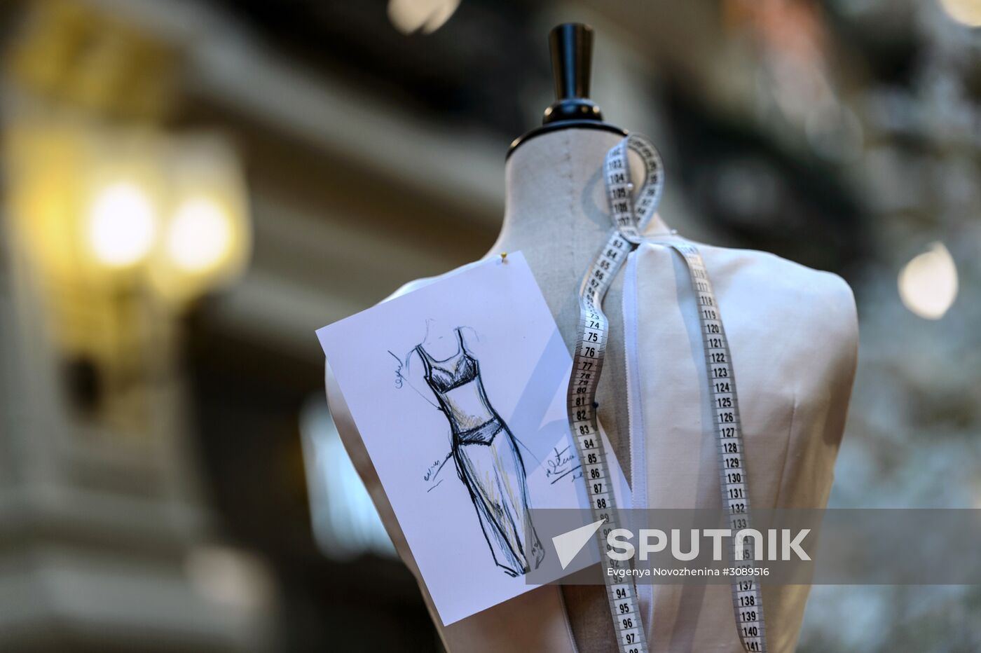 Exhibition "Paper Dolls: 2D Fashion from Moschino" opened in GUM