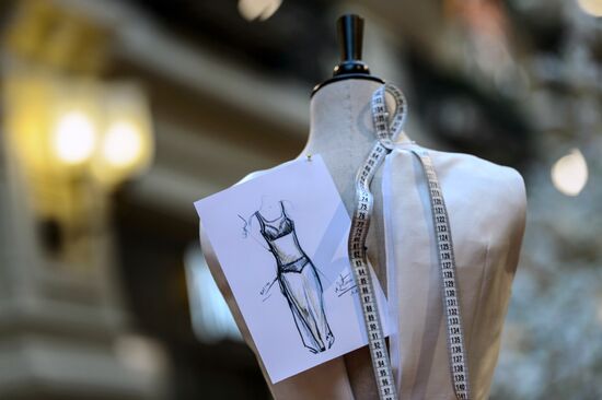 Exhibition "Paper Dolls: 2D Fashion from Moschino" opened in GUM