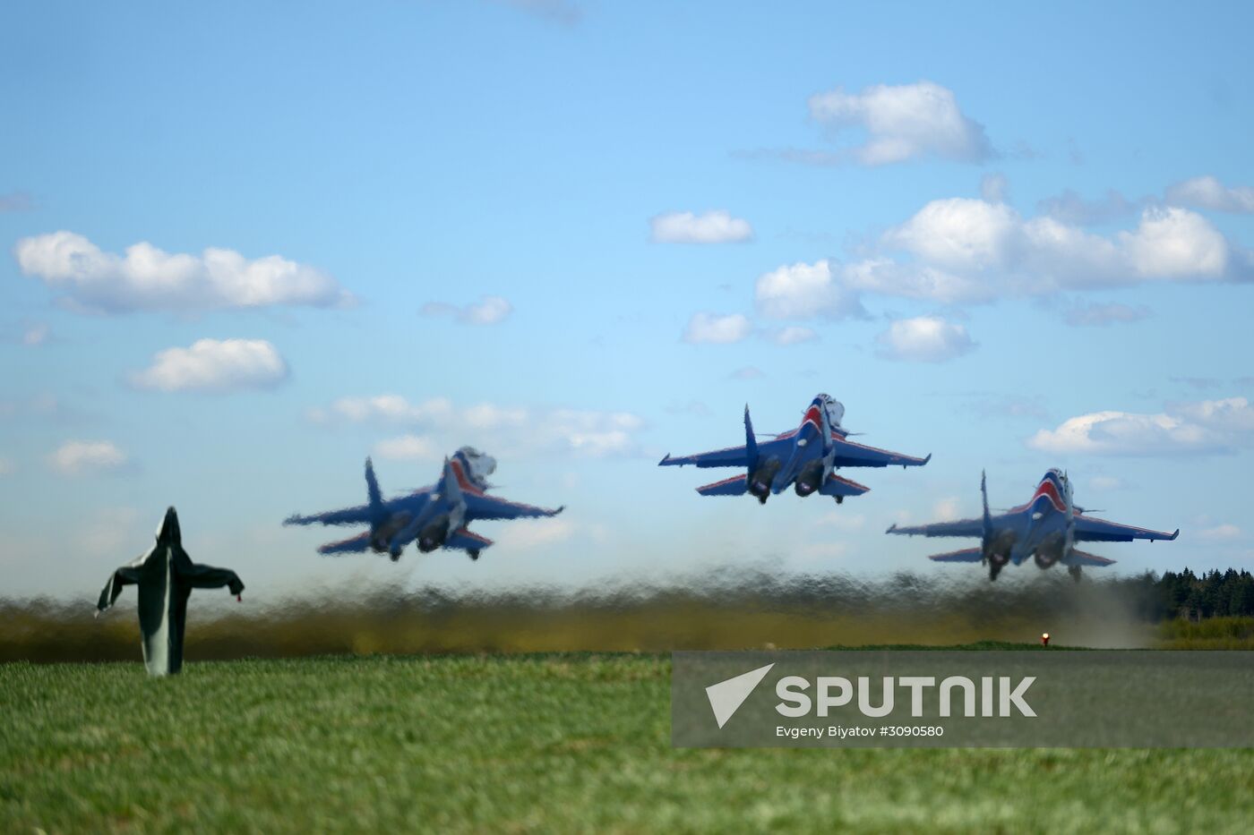Rehearsal of Victory Day parade's airshow