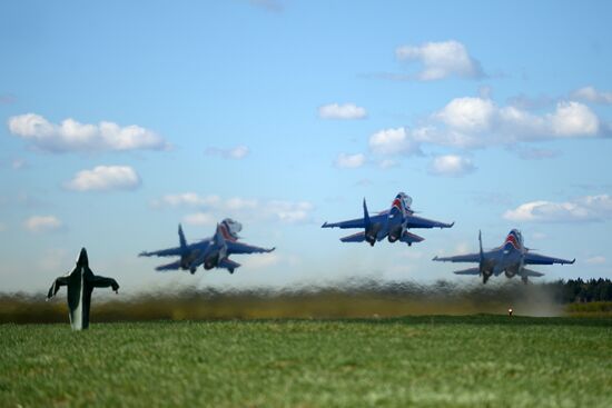 Rehearsal of Victory Day parade's airshow