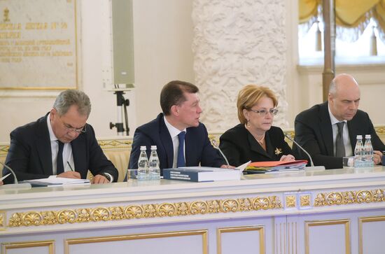 Russian President V. Putin holds joint session of State Council and Commission for Monitoring Targeted Socioeconomic Development Indicators