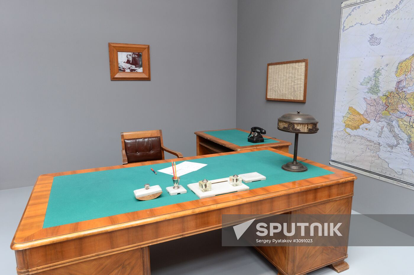 Historical document exhibition "1942: The Headquarters of Victory" unveiled