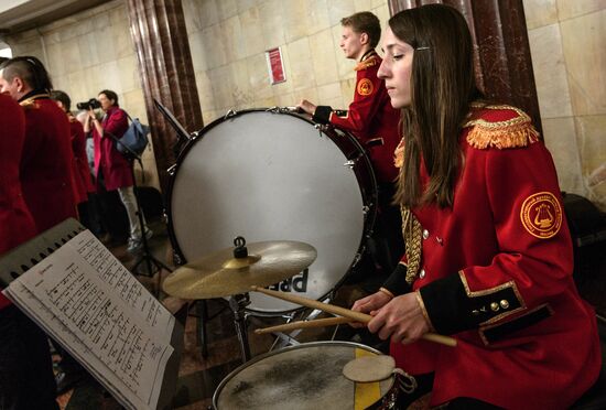 Live music performances in Moscow metro before Victory Day