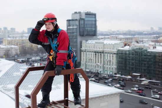 Non-traditional women's job. Industrial abseiler Kristina Melnikova