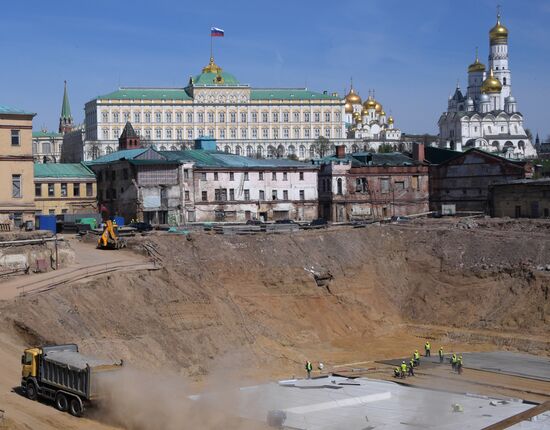 Multi-purpose compound facing the Kremlin is under construction