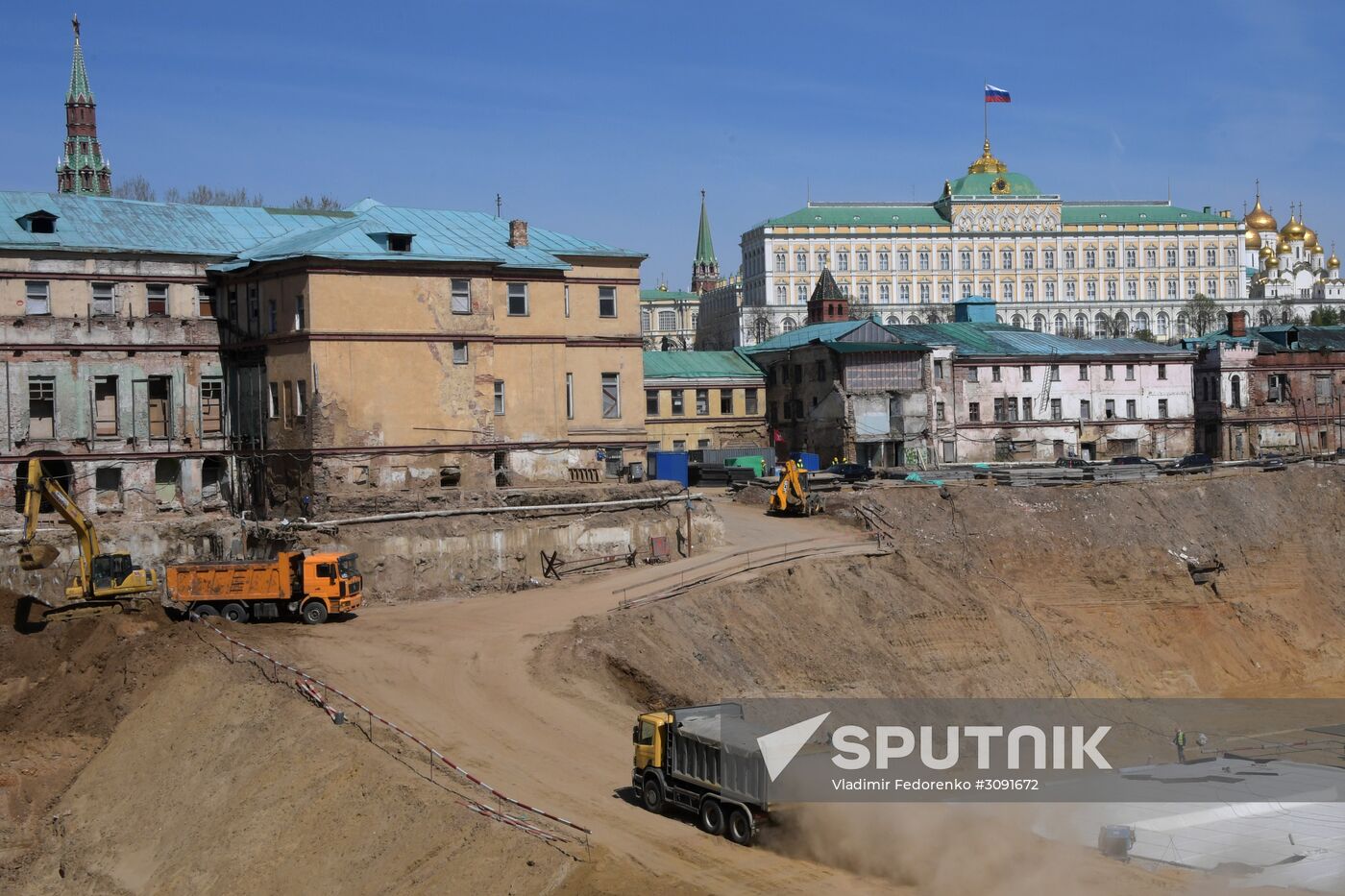 Multi-purpose compound facing the Kremlin is under construction