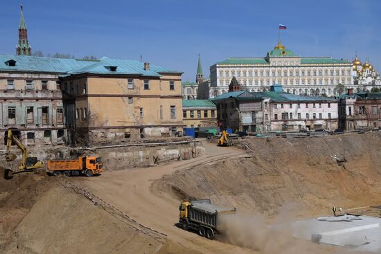 Multi-purpose compound facing the Kremlin is under construction