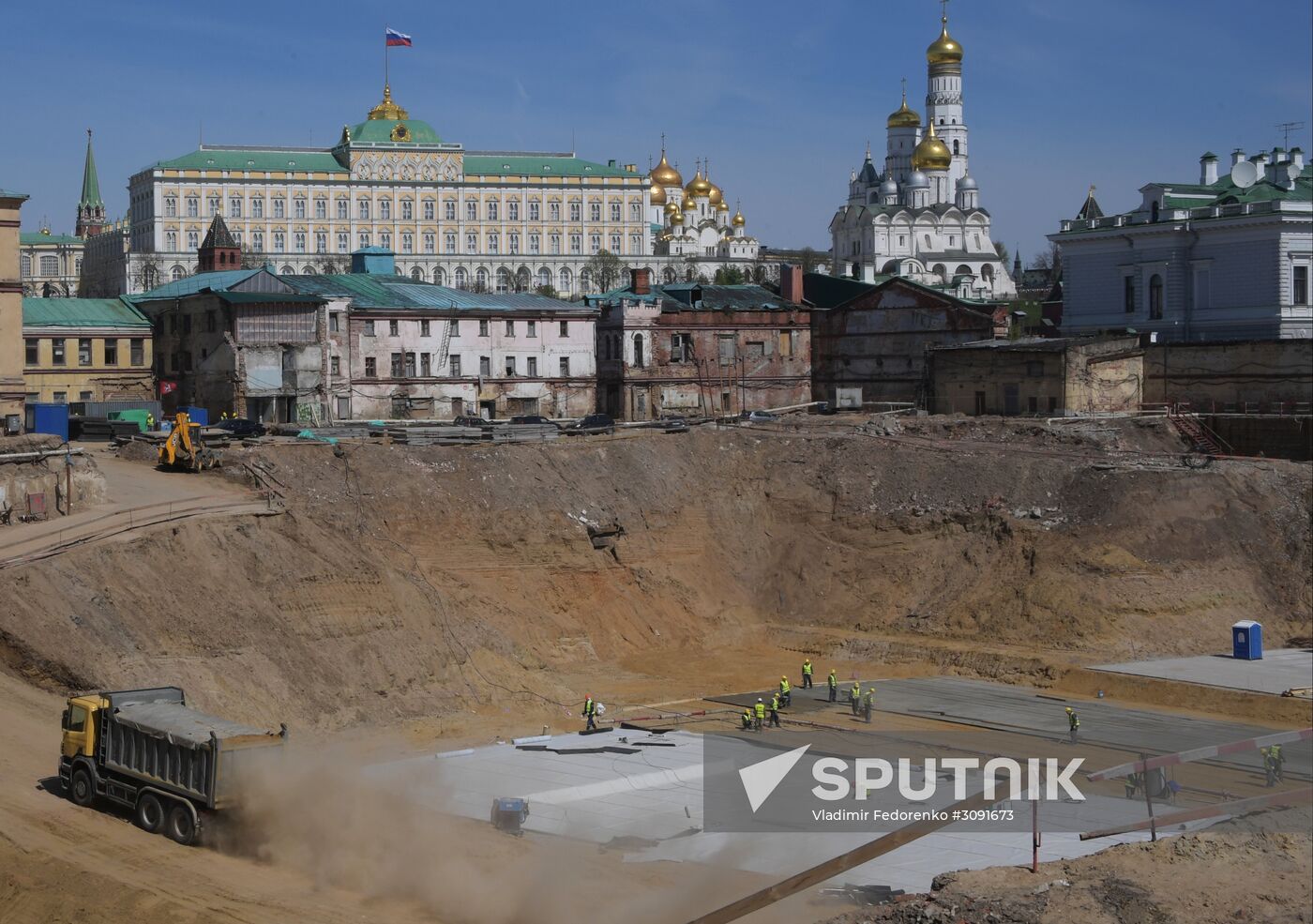 Multi-purpose compound facing the Kremlin is under construction