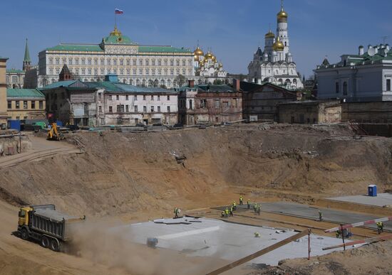Multi-purpose compound facing the Kremlin is under construction