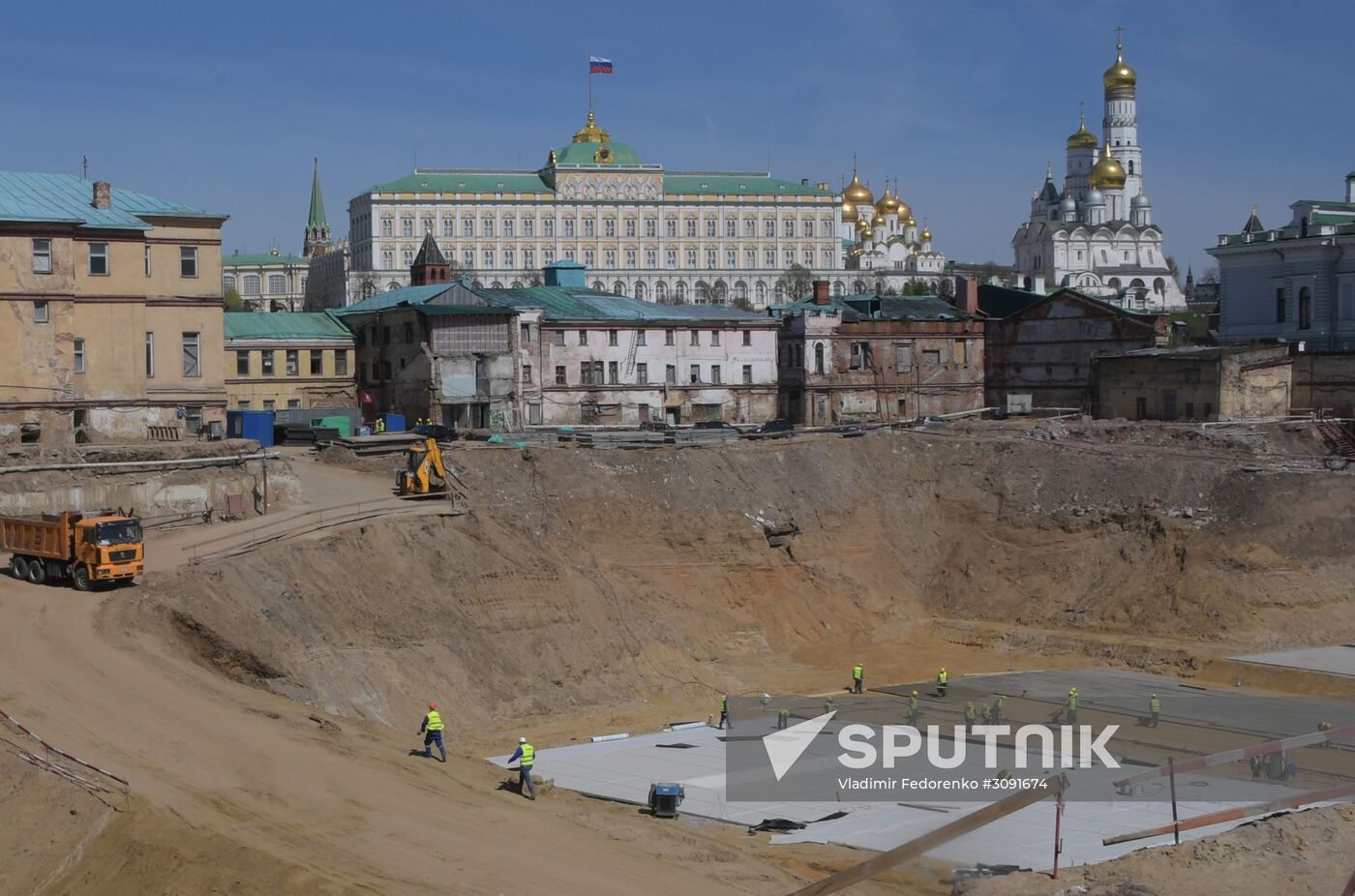 Multi-purpose compound facing the Kremlin is under construction