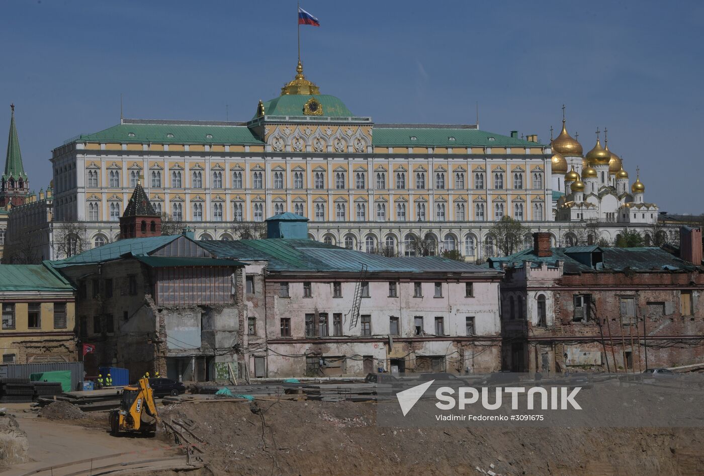 Multi-purpose compound facing the Kremlin is under construction