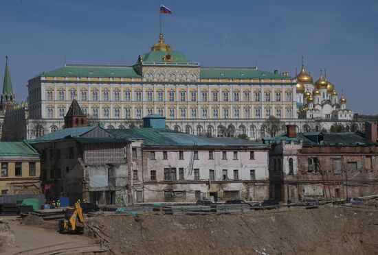 Multi-purpose compound facing the Kremlin is under construction