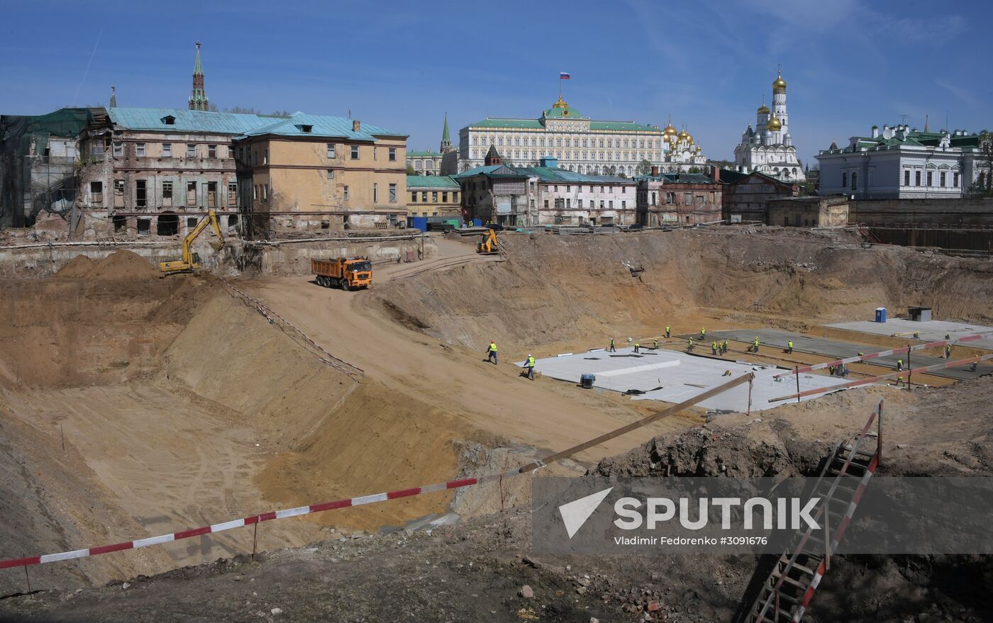 Multi-purpose compound facing the Kremlin is under construction