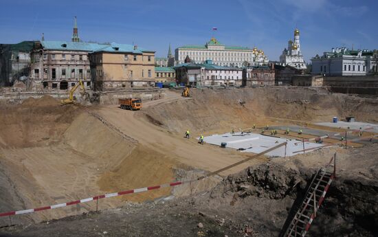 Multi-purpose compound facing the Kremlin is under construction