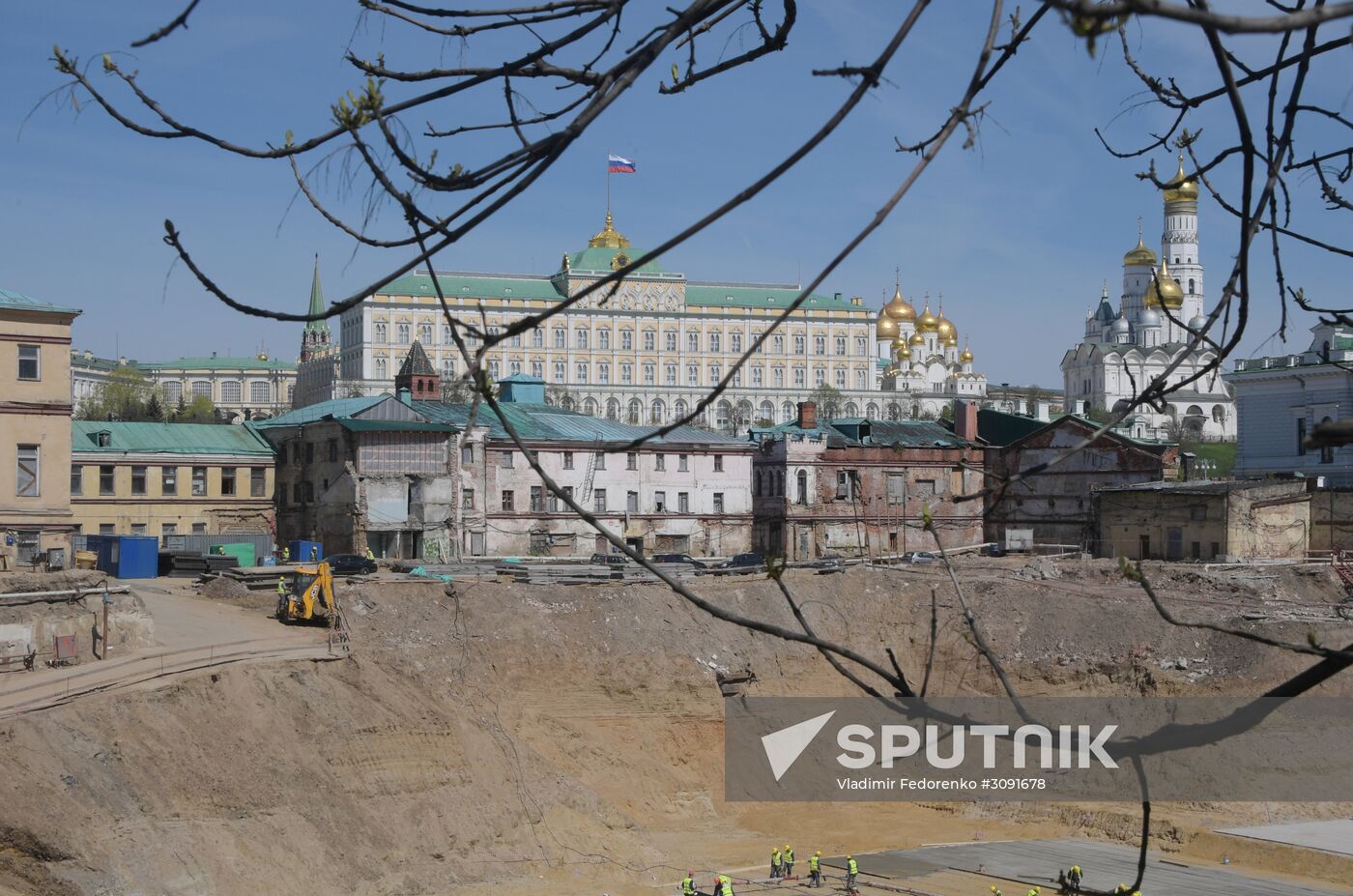 Multi-purpose compound facing the Kremlin is under construction