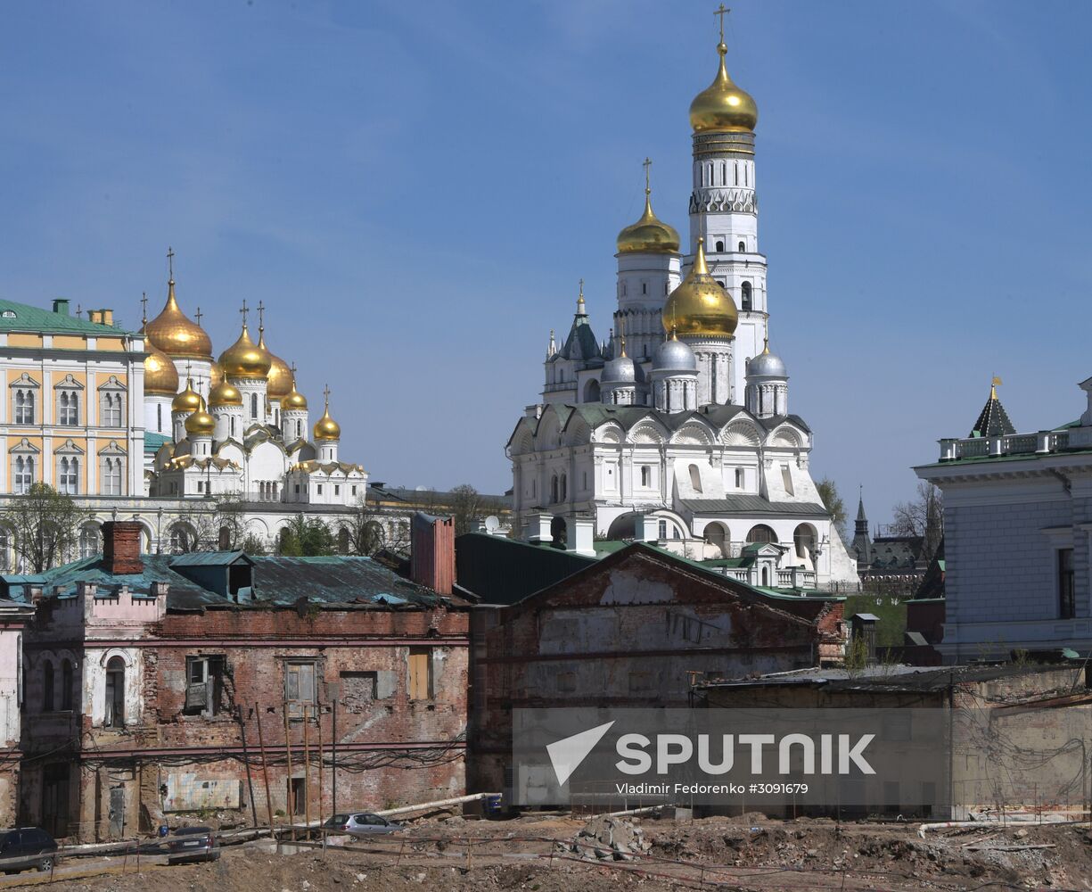 Multi-purpose compound facing the Kremlin is under construction