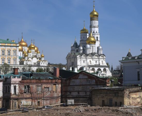 Multi-purpose compound facing the Kremlin is under construction