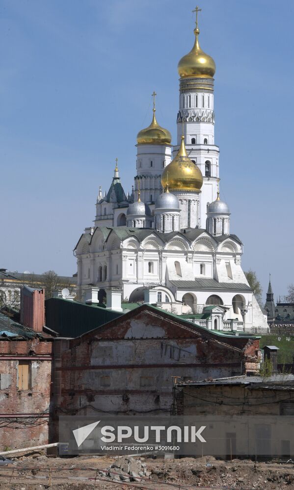 Multi-purpose compound facing the Kremlin is under construction