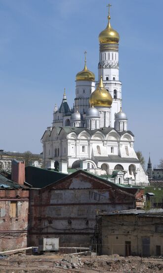 Multi-purpose compound facing the Kremlin is under construction
