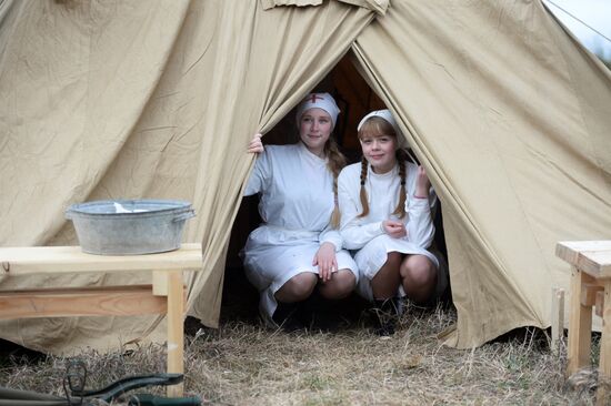 Military-historical reenactment in Yekaterinburg