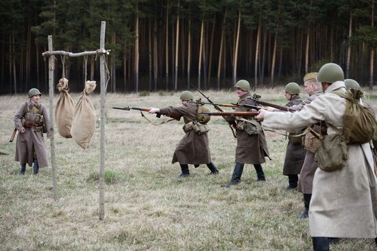 Military-historical reenactment in Yekaterinburg