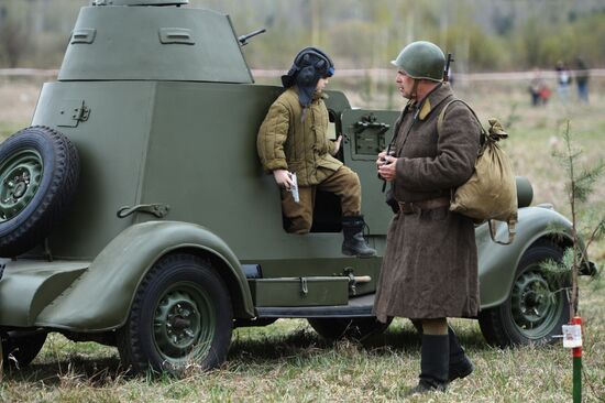 Military-historical reenactment in Yekaterinburg