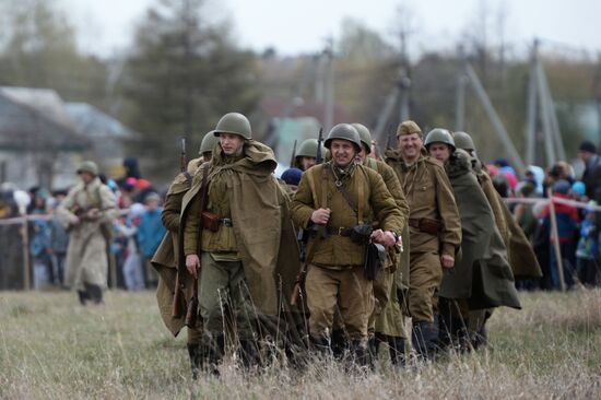Military-historical reenactment in Yekaterinburg