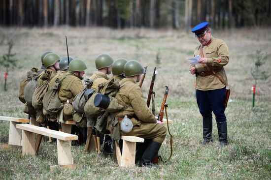 Military-historical reenactment in Yekaterinburg