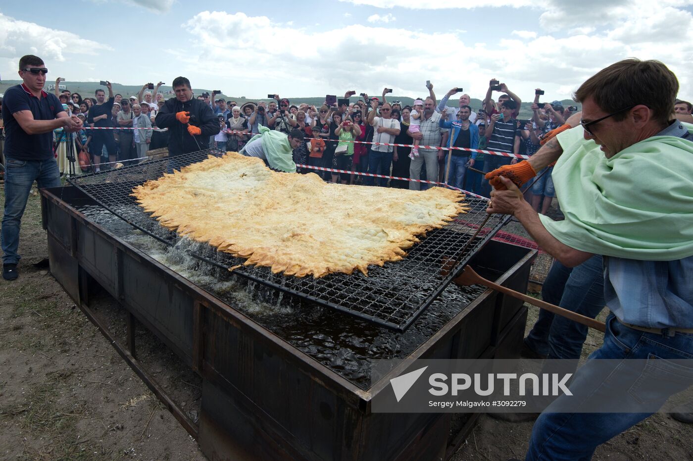 The world's largest Chebureki cooked in Crimea