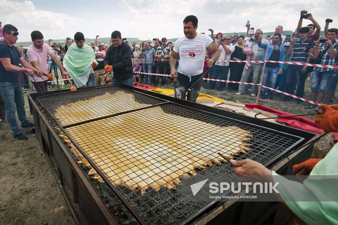 The world's largest Chebureki cooked in Crimea