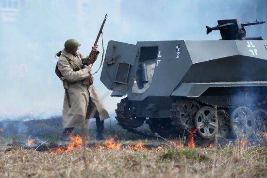 Military-historical reenactment in Yekaterinburg