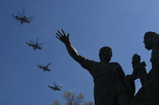 Final rehearsal of military parade marking 72nd anniversary of victory in Great Patriotic War