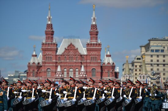 Final rehearsal of military parade marking 72nd anniversary of victory in Great Patriotic War
