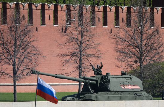 Final rehearsal of military parade marking 72nd anniversary of victory in Great Patriotic War