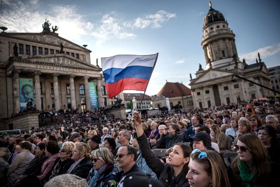 Turetsky Choir performs war songs in Berlin